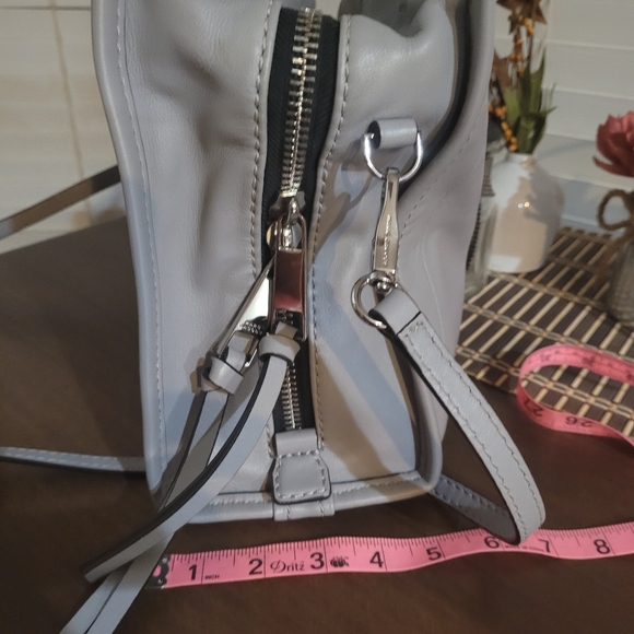 Authentic Marc Jacobs Logo handbag - Picture 8 of 8